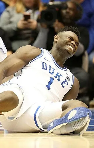 Zion Williamson'ın Nike marka ayakkabısı parçalandı