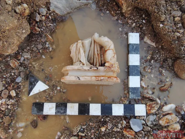 Kütahya Çavdarhisar'daki UNESCO Dünya Mirası Geçici Listesi'nde bulunan Aizanoi Antik Kenti'nde 2 bin yıl önceye ait erkek başı heykel bulundu - 9