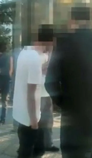 istanbul-kadikoyde-degneciye-sucustu-sivil-polisler-enseledi-1652767680584.jpeg İstanbul Kadıköy'de değnekçiye suçüstü! Sivil polisler enseledi...-1