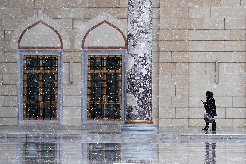 İSTANBUL'DA KAR YAĞIŞI BAZI BÖLGELERDE SÜRÜYOR-3