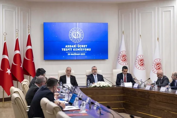 Son dakika: 2023 Asgari Ücreti belli oldu! %34 artışı Bakan Vedat Işıkhan duyurdu: Net 11 bin 402 lira! Kalem kalem hesaplama...-10