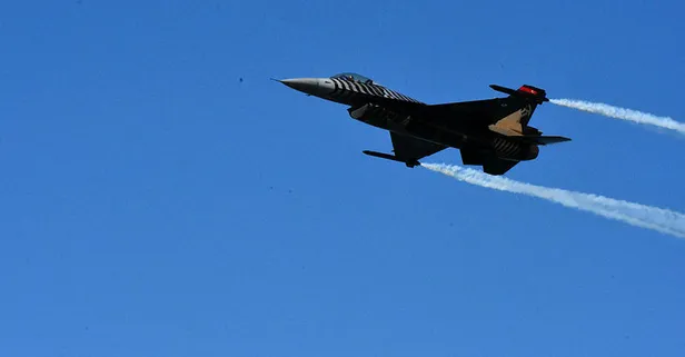 Ordu'da SOLOTÜRK'ten gösteri uçuşu