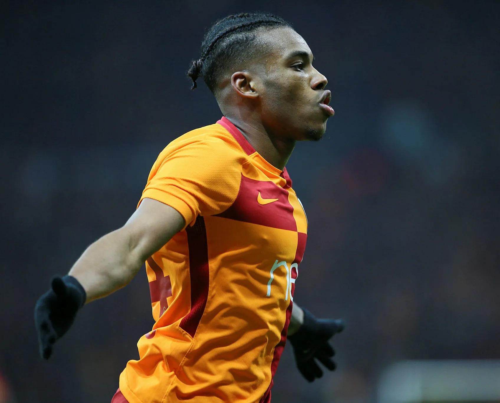 Galatasaray’ın yıldızı İngilizlerin kıskacında