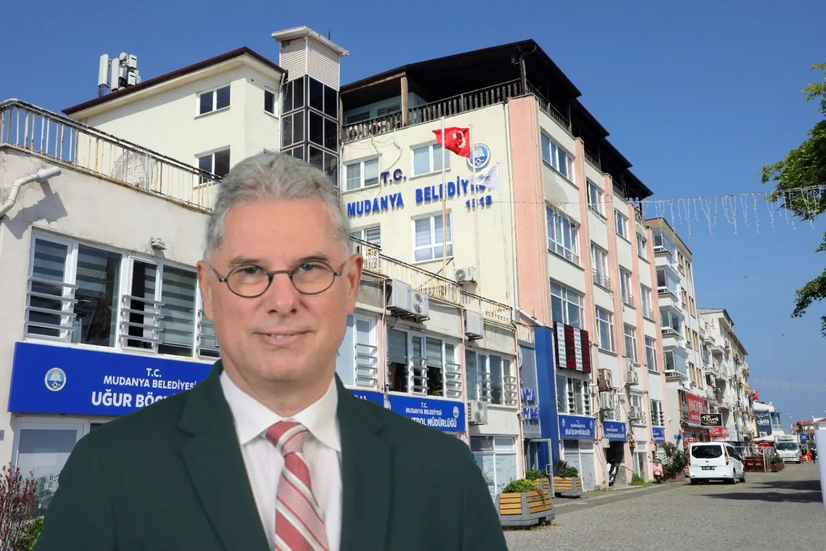 mudanya-derya-deniz-bir-karis-mulk-sattirmam-diye-sov-yapti-belediyenin-en-kiymetli-arazisini-satisa-cikardi-1777008051650.jpg CHP'li Deniz Dalgıç Mudanya Belediyesi'nin en kıymetli arazisini satışa çıkardı: "Bir karış mülk sattırmam" diye şov yapıyordu-4
