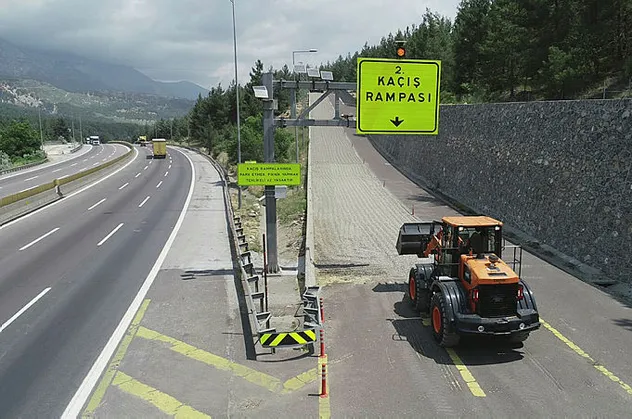 Kaçış rampaları 174 kazayı engelledi