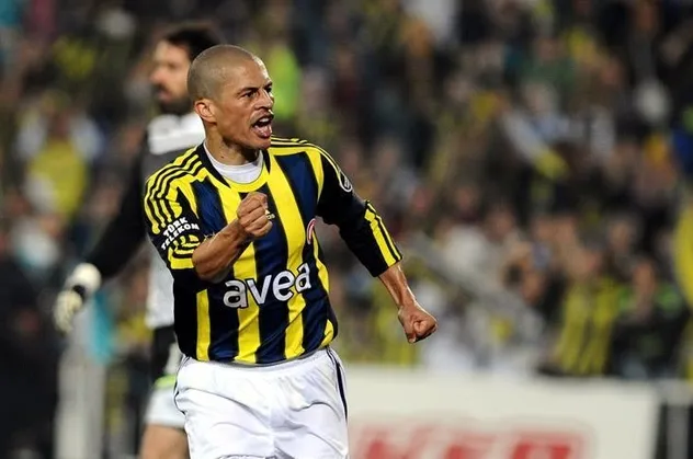 SON DAKİKA: Fenerbahçe efsanesi Alex de Souza yeşil sahalara geri dönüyor: Yeni takımı belli oldu