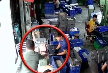 Çalışırken kulaklıkla müzik dinleyen arkadaşını vurdu