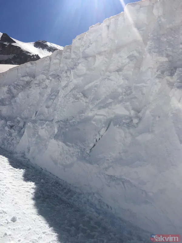 Kar nedeniyle kapalı olan Van-Bahçesaray yolunu açmak için Nisan ortasında ekipler çalışıyor - 9