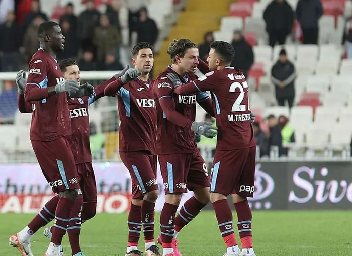 1701121780250.jpeg Fırtına Sivasspor karşısında 1 puanı kaptı! 39’da Pepe şık vurdu. 45+1'de Onuachu dengeledi 67'de Manaj ve 76'da Trezeguet skoru belirledi-2
