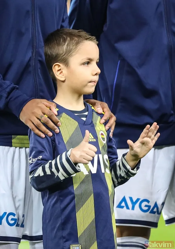 Fenerbahçe - Galatasaray derbisinde dikkat çeken kareler! O hareket damga vurdu... - 14