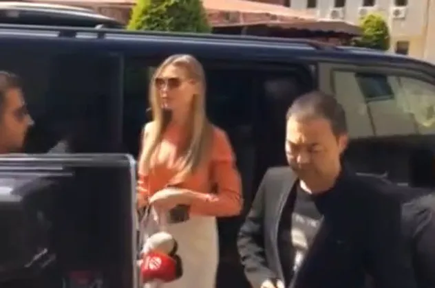 Serdar Ortaç ve eşi Chloe Loughnan boşandı! Adliyeye birlikte geldiler