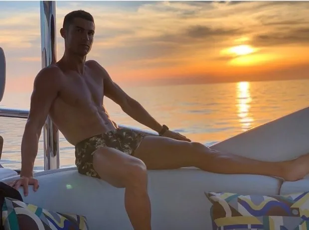 Koronavirüse yakalanan Cristiano Ronaldo İsveç maçını televizyondan izledi! Herkes bambaşka sanınca...-4