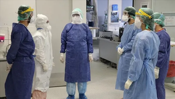 son-dakika-halk-arasindaki-zararli-geliyor-soylentisi-nedeniyle-favipiravir-ilacini-kullanmayi-birakan-koronavirus-hastalari-yogun-bakima-kaldiriliyor-1607667194297.jpg SON DAKİKA: Halk arasındaki zararlı geliyor söylentisi nedeniyle favipiravir ilacını kullanmayı bırakan koronavirüs hastaları yoğun bakıma kaldırılıyor-8