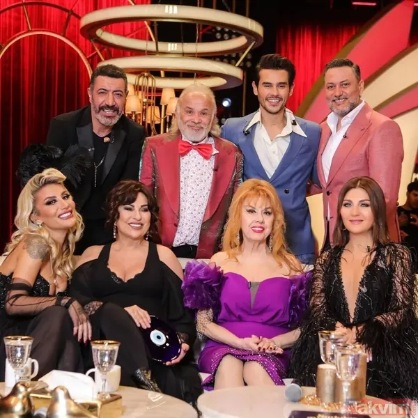 Abdullah Şahin hakkında şaşırtan gerçek! Duyan inanamadı eski eşi Nilgün Belgün ile Şarkılar Bizi Söyler’de buluşan oyuncu meğer... - 1