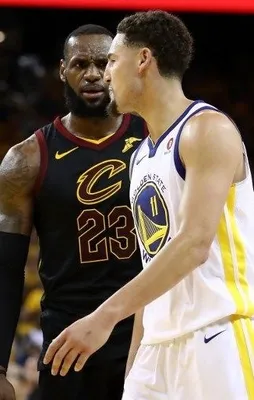 Golden State Warriors - Cleveland Cavaliers maçında gülen Golden State oldu
