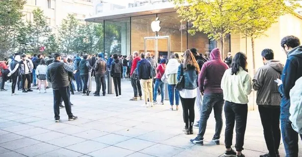 Almak için saatlerce kuyrukta beklenen iPhone 14, kiralık telefon piyasasında