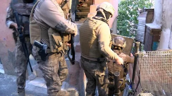 İstanbul'da uyuşturucu tacirlerine şafak baskını-2