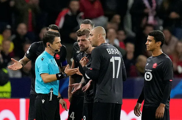 Salzburg-Lille maçına damga vuran an! Halil Umut Meler penaltı dedi Burak Yılmaz isyan etti