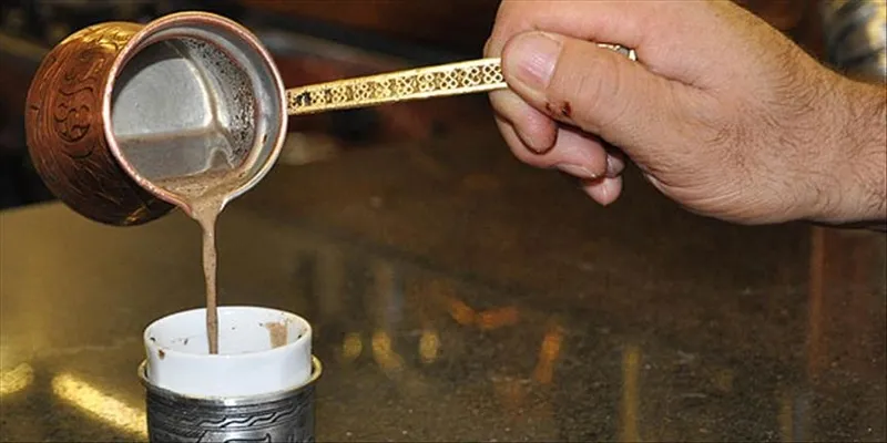 turk-kahvesini-herkes-yanlis-fincanda-iciyor-dogrusu-bakin-hangisi-cikti-1725913478532.jpg Türk kahvesini herkes yanlış fincanda içiyor! Doğrusu bakın hangisi çıktı-2