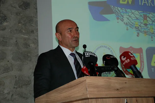 CHP'li İzmir Büyükşehir Belediyesi Başkanı Tunç Soyer'den skandal proje! Vatandaşa 1 dakikayı lütufmuş gibi gösterdi