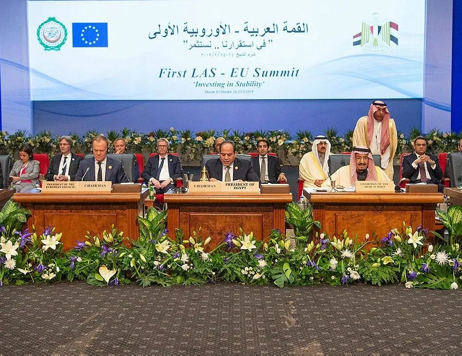 Liderlerin yarısı katılmadı!