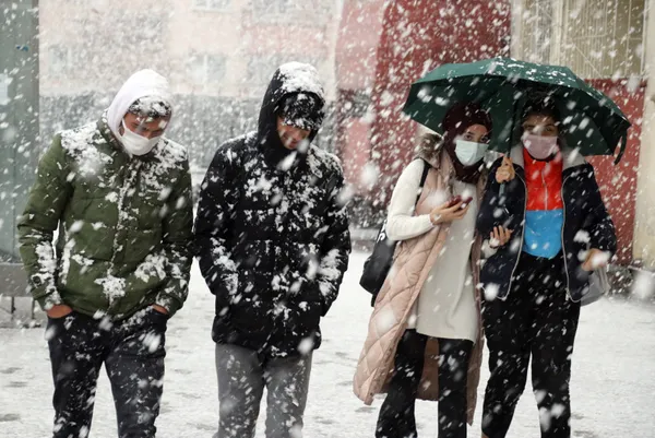 2-aralik-persembe-hava-durumu-meteorolojiden-kar-ve-firtina-uyarisi-istanbula-kar-yagacak-mi-1638415262175.jpg 2 ARALIK PERŞEMBE HAVA DURUMU | Meteoroloji'den kar ve fırtına uyarısı! İstanbul'a kar yağacak mı?-5