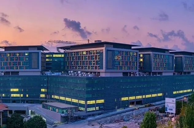 Son dakika: Okmeydanı Eğitim ve Araştırma Hastanesi karantina günlerinde yeni binasına kavuştu