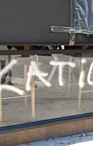 Pınar Gültekin'in katil zanlısı Cemal Metin Avcı'nın işlettiği bar kapatıldı! Barın duvarlarına katil yazıldı!