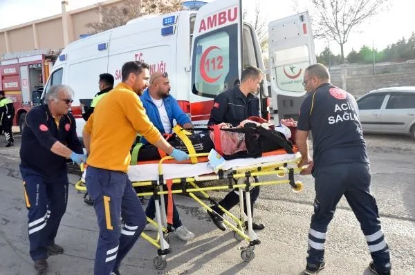 Karaman'da iki otomobil çarpıştı: 2'si çocuk 5 yaralı-5