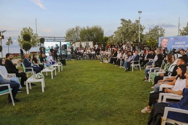 son-dakika-baskan-recep-tayyip-erdogan-vanda-genclerle-bir-araya-geldi-1655051084289.jpeg