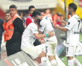 Akhisar ligde kaldı