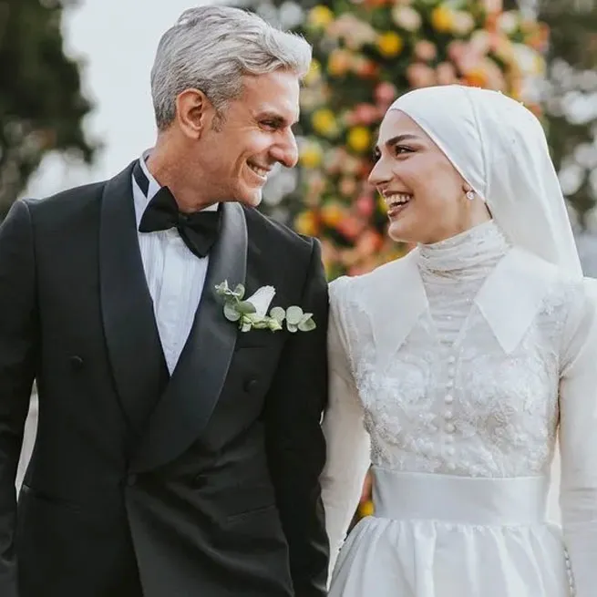 Güldür Güldür’ün Onur Buldu’nun sessiz sedasız evlendiği öğretmen eşine bakın! Kızının annesi hayran bıraktı: “Çok güzel bir aile”-12