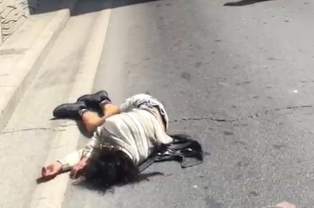 Taksim'de korkunç anlar! "Abi ben öleceğim" deyip atladı
