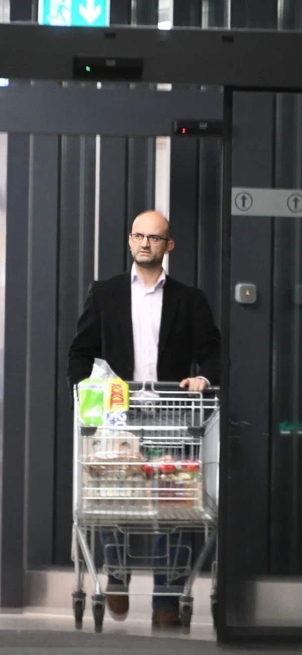 ihanet-sebekesinin-avrupadaki-beyni-goruntulendi-fetoun-en-kirli-isimlerinden-ercan-karakoyunlunun-lukse-yasam-1674014979975.jpg İhanet şebekesinin Avrupa'daki beyni görüntülendi: FETÖ'nün en kirli isimlerinden Ercan Karakoyunlu'nun lüks yaşamı-4