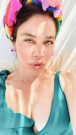 Yeşim Ceren Bozoğlu verdikçe veriyor mayolu pozlarını peş peşe paylaşıyor! Kuruluş Osman'ın Hazal Hatun'u eridi bitti-8
