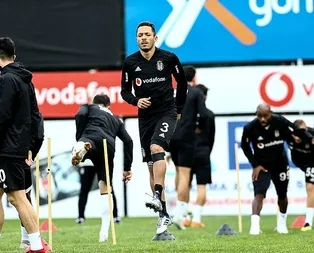 Adriano en az 3 maç oynamayacak