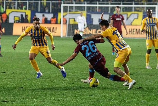 firtina-baskentte-esti-mke-ankaragucu-0-3-trabzonspor-mac-sonucu-1574532186988.jpeg