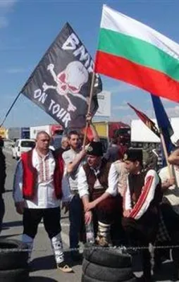 Türkler oy kullanmaya gelmesin!