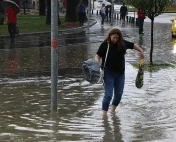 hava-durumu-i-meteoroloji-cok-sayida-kentler-icin-alarm-verdi-gok-gurultulu-saganak-yagisa-dikkat-1694109376411.jpeg HAVA DURUMU I Meteoroloji çok sayıda kent için alarm verdi! Gök gürültülü sağanak yağışa dikkat: Ani sel, su baskını, yıldırım...-7