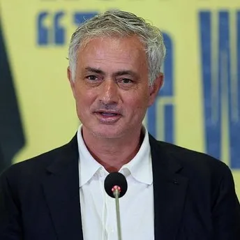 Fenerbahçe Teknik Direktörü Jose Mourinho: Çok güçlü bir takım kuracağız!