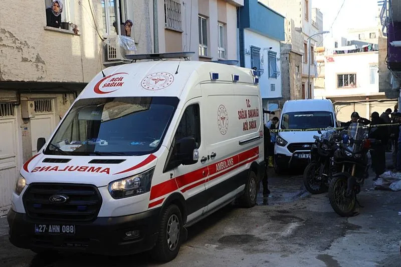 Gaziantep'te iki katlı evde çıkan yangında iki kardeş hayatını kaybetti. (AA)