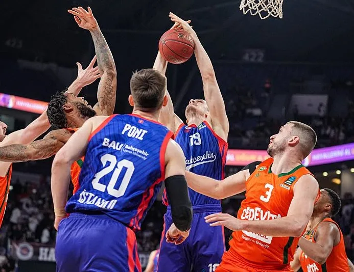 Bahçeşehir yarı finalde