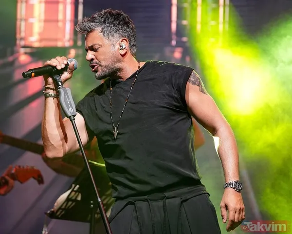 7 yıl Çağla Şıkel’le evli kalmıştı! Emre Altuğ'dan kafa karıştıran aşk açıklaması! 2 çocuk babası Emre Altuğ meğer... - 8