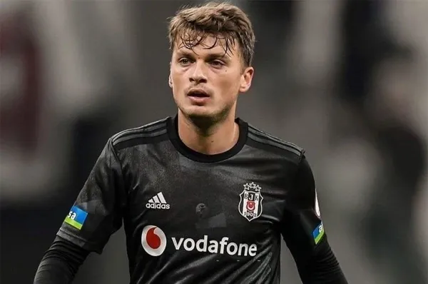 Başka bir takıma gitmeyi kabul etmedi kadro dışı kaldı! Adem Ljajic Beşiktaş’tan servet kazanıyor gününü gün ediyor-7