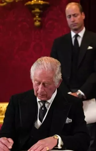 Kral Charles'ın ilk emri oğlu Harry'ye! "Sakın onu getirme"