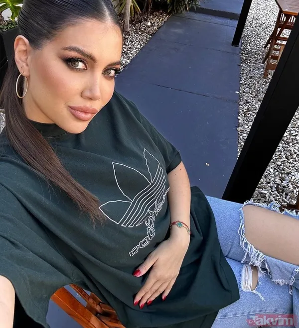 Wanda Nara'nın bornozlu paylaşımında dekolteyi abarttı! Yorum yağdı: “Icardi’ye saygımdan bakmadım yenge git üstüne bir şeyler giy...” - 6