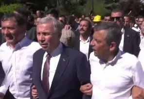 chpde-yavas-saflasmasi-kilicdaroglu-arinma-dedi-mansur-yavas-ozelin-yaninda-cikti-1780150634888.jpeg Kılıçdaroğlu arınma dedi Mansur Yavaş Özel’in yanında saf tuttu-2