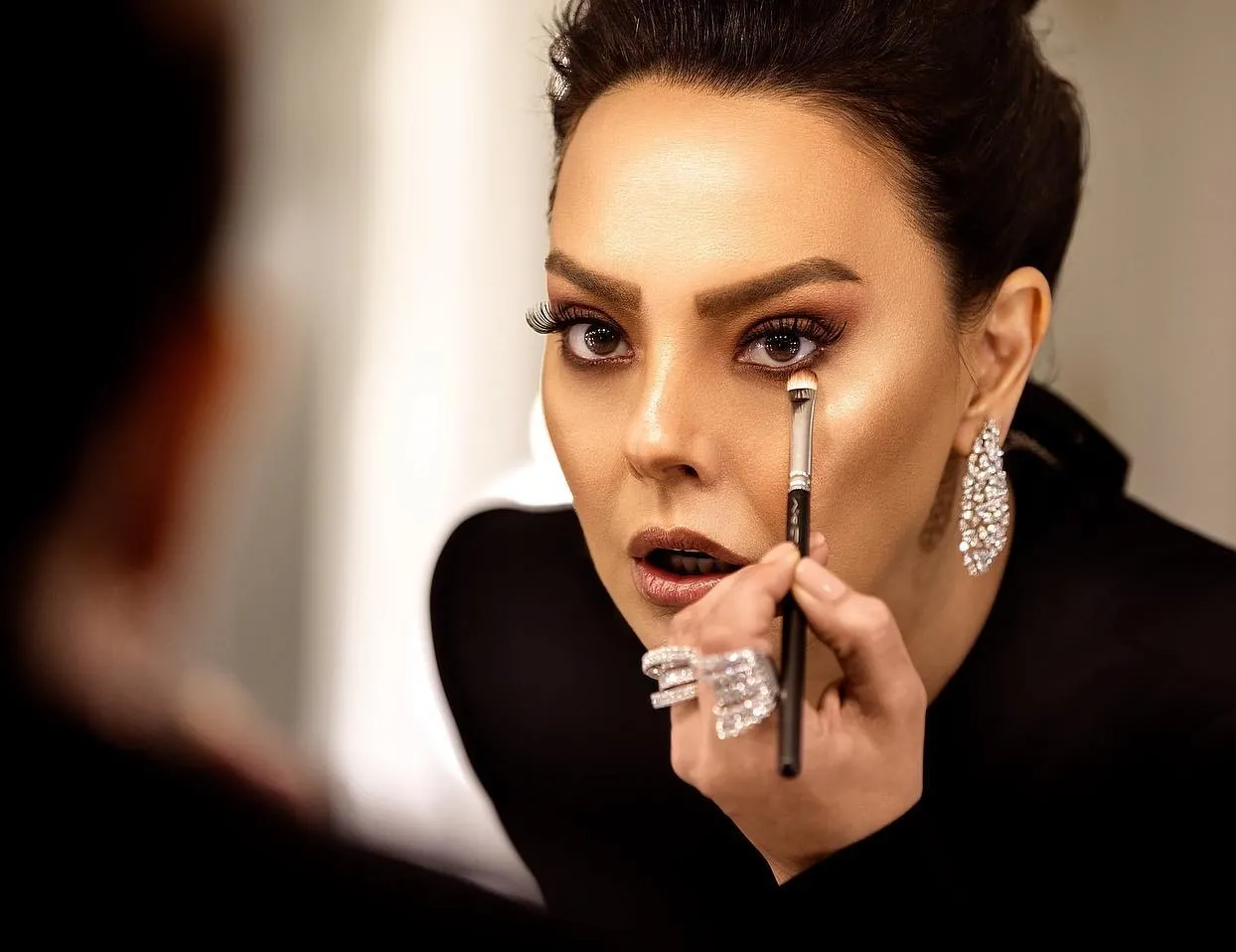 Sanatçı Ebru Gündeş’ten sahne ortasında estetik itirafı: 10 yaş gençleşmiş miyim