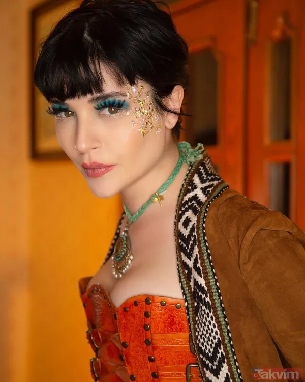 Gonca Vuslateri bornozlu pozunu paylaşıp takipçilerini baştan uyardı: “Bir tek kelime edin de...” Çağla Şıkel kayıtsız kalamadı - 3