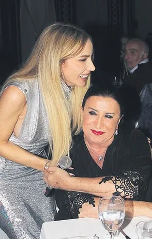 Popçu Gülşen'e Kıbrıs'ta patron sürprizi